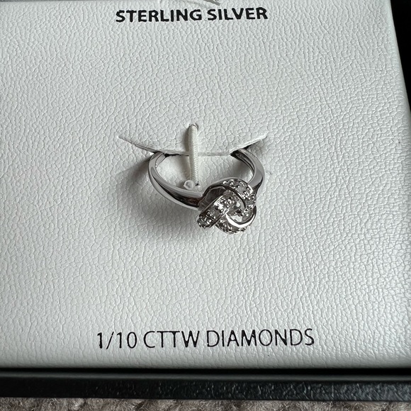 1/10 cttw Diamonds Ring - Picture 2 of 4